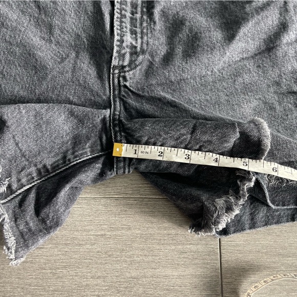 ARITZIA Denim Forum THE BOYFRIEND LOOSE MID THIGH SHORT 26 High Rise Gray Black - Picture 15 of 16